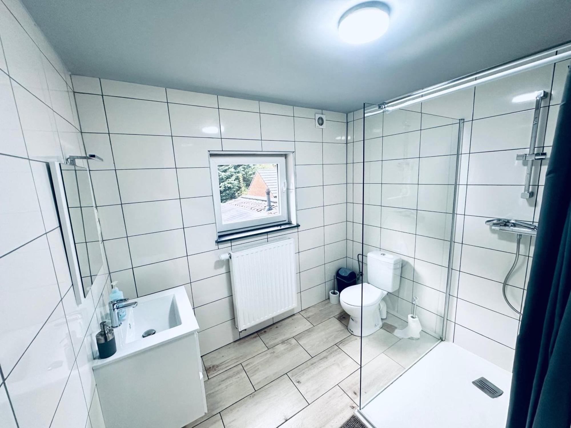 Chambre Et Sdd Privees Dans Une Maison Partagee Avec Des Residents Bergen Buitenkant foto