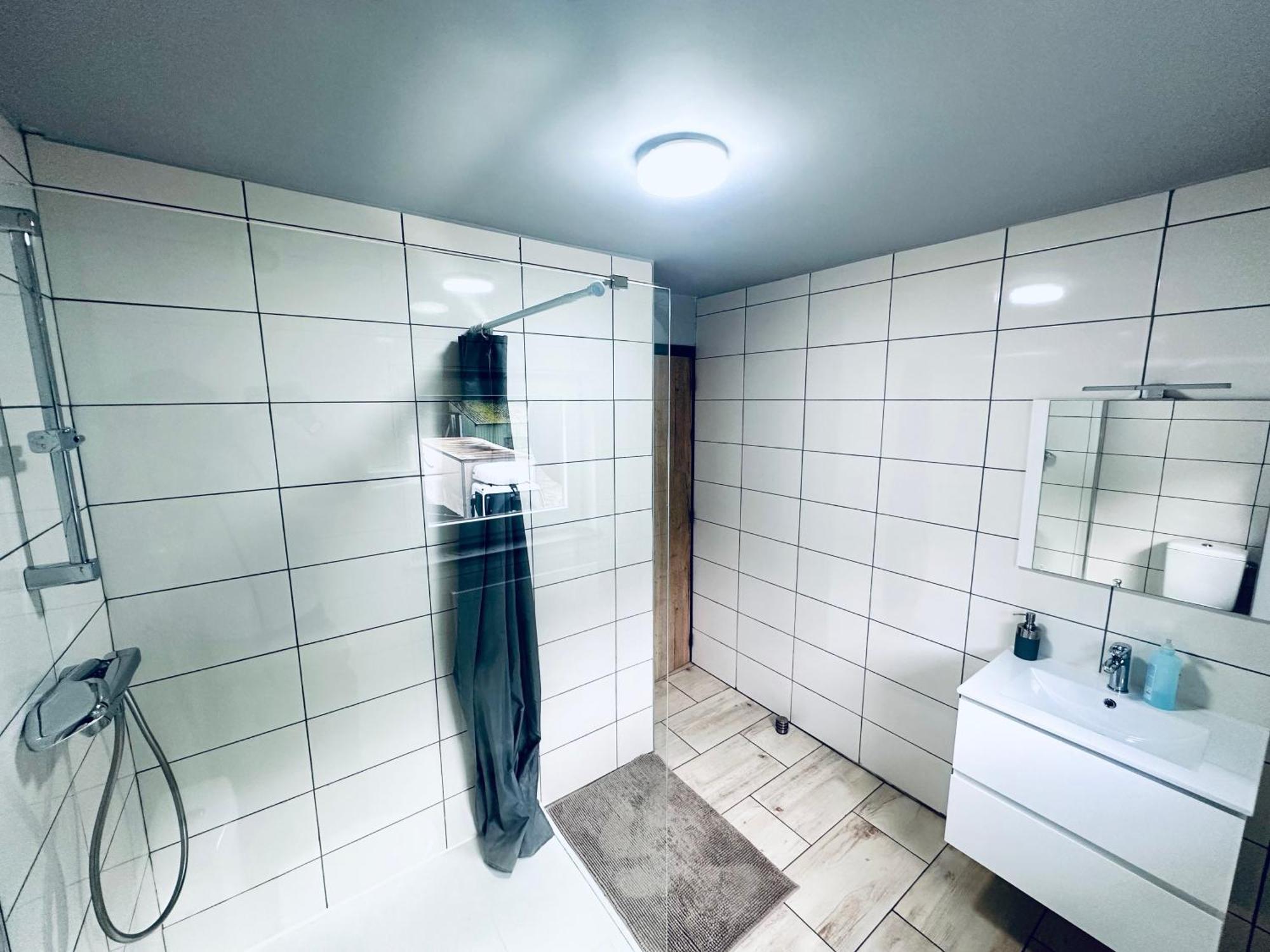 Chambre Et Sdd Privees Dans Une Maison Partagee Avec Des Residents Bergen Buitenkant foto